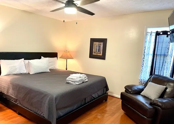3 Bed 2 Bath House, Quiet & Downtown Smart Tvs In All Rooms, Whole House To Yourself