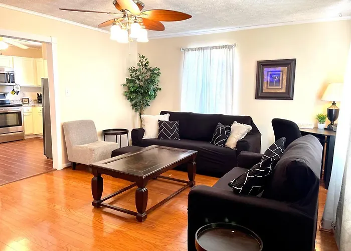 3 Bed 2 Bath House, Quiet & Downtown Smart Tvs In All Rooms, Whole House To Yourself