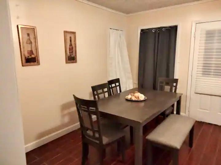 3 Bed 2 Bath House, Quiet & Downtown Smart Tvs In Rooms, Whole House To Yourself