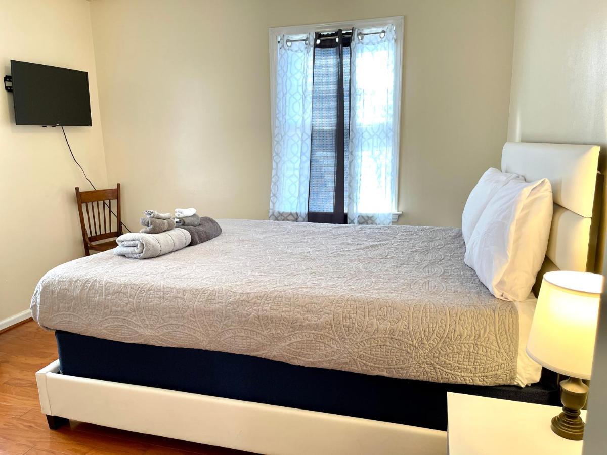 3 Bed 2 Bath House, Quiet & Downtown Smart Tvs In Rooms, Whole House To Yourself Holiday home *