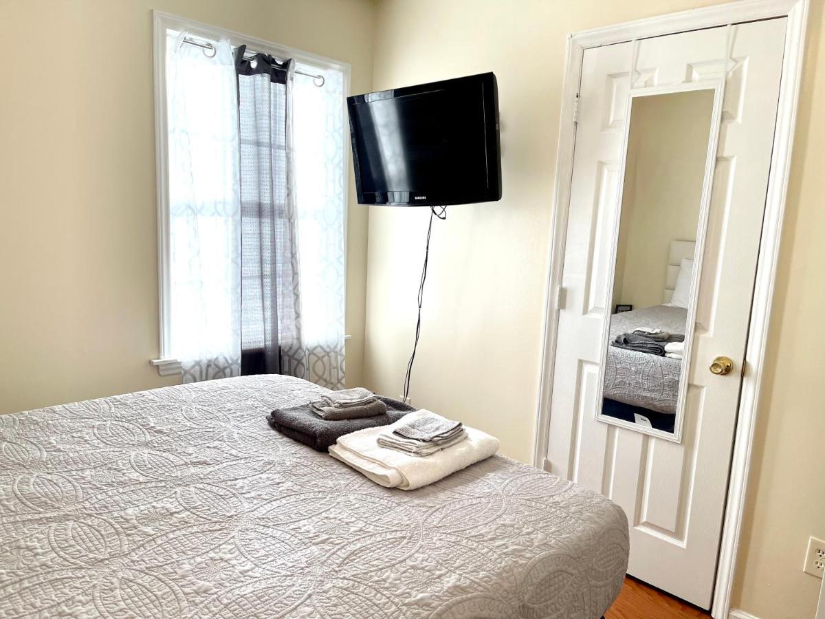 3 Bed 2 Bath House, Quiet & Downtown Smart Tvs In Rooms, Whole House To Yourself Holiday home Havelock